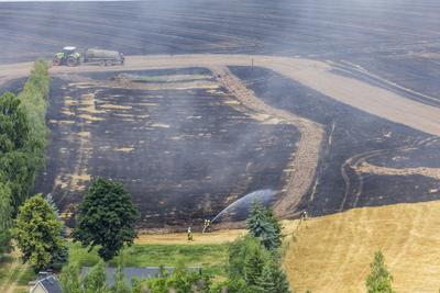 Feldbrand in Obernauendorf-stock-foto