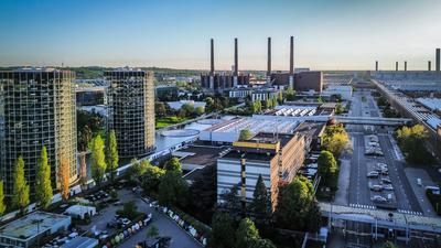 Volkswagen Werk in Wolfsburg bei Sonnenuntergang - Wolfsburg, Deutschland, Europa, Volkswagen Werk, Sonnenuntergang, Ind-stock-foto
