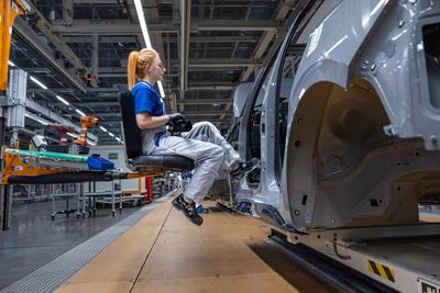 Elektrofahrzeuge VW ID3 werden in einer Montagehalle der Volkswagen Sachsen GmbH in Zwickau montiert. In dem Werk in Sac-stock-foto