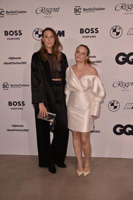 Katharina Zorn und Jasna Fritzi Bauer GQ Award 2022 in Berlin am 01.12.2022 *** Katharina Zorn and Jasna Fritzi Bauer G-stock-foto