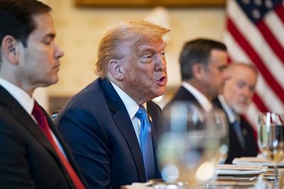 Trump Hosts Netanyahu of Israel for Dinner-stock-foto