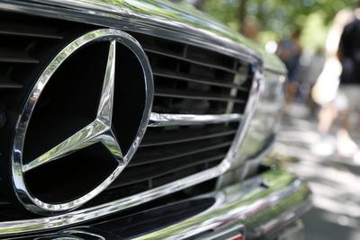 Mercedes Stern an einem alten Mercedes Benz *** Mercedes star on an old Mercedes Benz-stock-foto