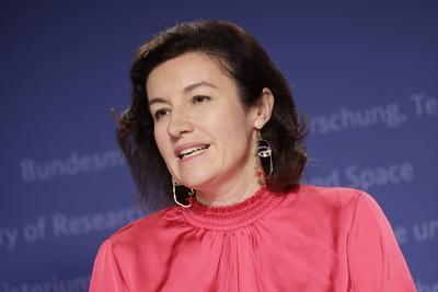 Dorothee B?r, Bundesministerin f?r Forschung, Technologie und Raumfahrt , Deutschland, Berlin, Pressekonferenz BM in B?r-stock-foto