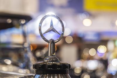 Oldtimermesse Retro Classics in Stuttgart. Die Messe ist mit rund 90.000 Messebesuchern und rund 900 Ausstellern zentral-stock-foto