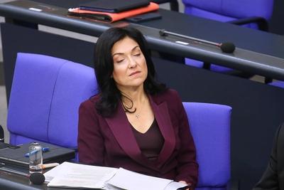 Berlin, Deutschland, 08.07.2025: Deutscher Bundestag: 16. Bundestagssitzung - Haushaltswoche: Bundesministerin f?r Wirts-stock-foto