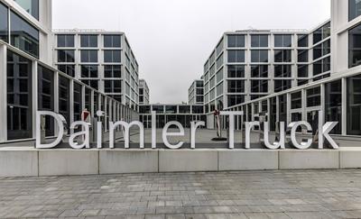 Daimler Trucks. Hauptsitz der Daimler Truck AG in Leinfelden-Echterdingen. Der sogenannte Daimler Truck Campus vereint w-stock-foto