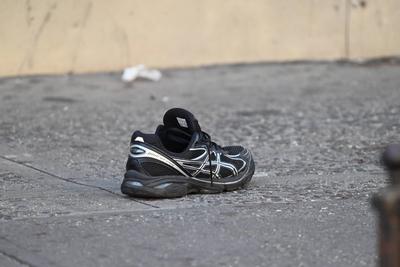 1 man killed, 2 others injured in shooting and slashing at westchester avenue and southern boulevard within the confines of the 41 precinct in the longwood neighborhood of bronx, new york city-stock-foto