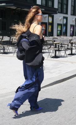 Rita Ora in NYC-stock-foto