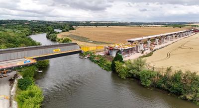 09.07..2025 Sachsen Anhalt Sachsen-Anhalt Halle Saale Luftbild Luftaufnahme Salle?berquerung Br?ckenschub Westumfahrung-stock-foto
