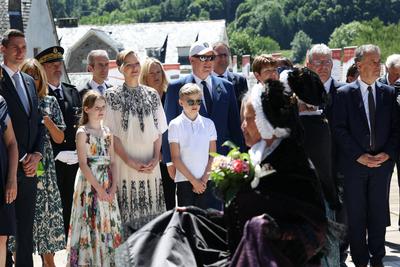 La famille princi?re de Monaco en visite dans le Carlad?s-stock-foto