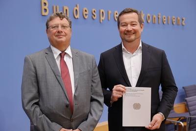 Dr. Heinz-Willi Heynckes, Leitender Beamter beim Polizeibeauftragten des Bundes beim Deutschen Bundestag, Uli Gr?tsch, P-stock-foto