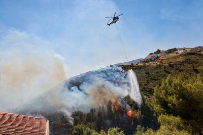 WFIRE-FRANCE/ fire in Marseille's northern districts on July 8, 2025-stock-foto