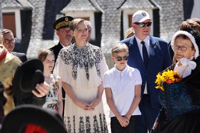 La famille princi?re de Monaco en visite dans le Carlad?s-stock-foto