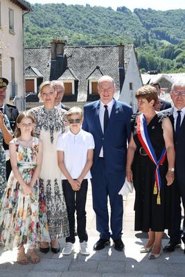 La famille princi?re de Monaco en visite dans le Carlad?s-stock-foto