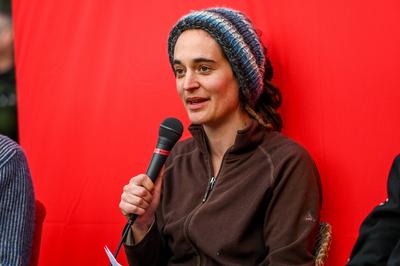 Leipzig - Linken-Europakandidatin Carola Rackete auf Podiumsdiskussion in Lindenau 14.03.2024 gegen 17 Uhr Leipzig, Lind-stock-foto