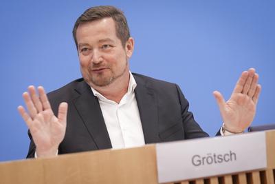 Bundespressekonferenz, Bericht des Polizeibeauftragten des Bundes beim Deutschen Bundestag-stock-foto