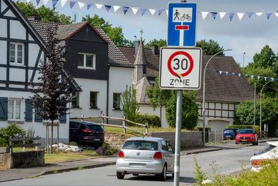 Fachwerkh?user in Niedereimer, Wohnort und privater R?ckzugsort von Bundeskanzler Friedrich Merz, Niedereimer ist ein Ortsteil von Arnsberg, Juli 2025-stock-foto