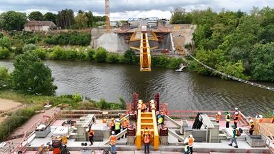 09.07..2025 Sachsen Anhalt Sachsen-Anhalt Halle Saale Luftbild Luftaufnahme Salle?berquerung Br?ckenschub Westumfahrung-stock-foto