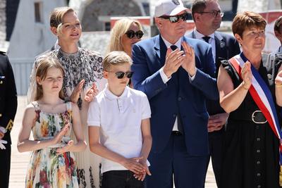 La famille princi?re de Monaco en visite dans le Carlad?s-stock-foto