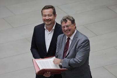 Uli Gr?tsch, Polizeibeauftragter des Bundes beim Deutschen Bundestag, Dr. Heinz-Willi Heynckes, Leitender Beamter beim P-stock-foto