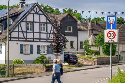 Fachwerkh?user in Niedereimer, Heimat und Wohnort von Bundeskanzler Friedrich Merz, Niedereimer ist ein Ortsteil von Arnsberg, Juli 2025-stock-foto