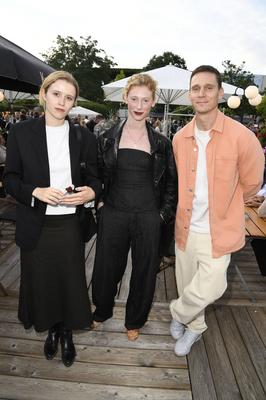 Katharina Stark, Dana Herfurth, Rick Okon-stock-foto