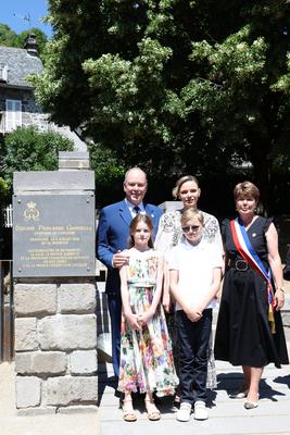 La famille princi?re de Monaco en visite dans le Carlad?s-stock-foto