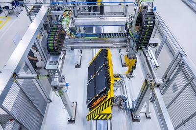 Hochlauf der Hightech-Batteriemontage f?r den neuen vollelektrischen CLAbei der Mercedes-Benz TochterACCUMOTIVE in Kamenz-stock-foto