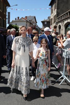 La famille princi?re de Monaco en visite dans le Carlad?s-stock-foto