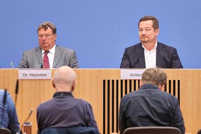 Berlin, Deutschland, 09.07.2025: Bundespressekonferenz: Bericht des Polizeibeauftragten des Bundes beim Deutschen Bundes-stock-foto