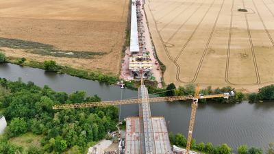 09.07..2025 Sachsen Anhalt Sachsen-Anhalt Halle Saale Luftbild Luftaufnahme Salle?berquerung Br?ckenschub Westumfahrung-stock-foto
