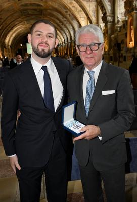 Marcel Reif und Sohn Tim / Bayerischer Verdienstorden im Antiquarium der Residenz in M?nchen am 9. Juli 2025 *** Marcel-stock-foto