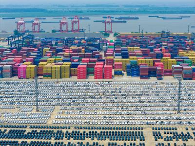 China Automobile Sales Increase in H1 2025-stock-foto