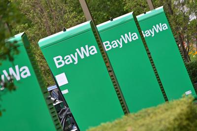 Agrarkonzern BayWa in schwerer Krise .BayWa Schriftzug,Logo,Emblem,Firmenemblem an der BayWa Konzernzentrale Hauptsitz i-stock-foto