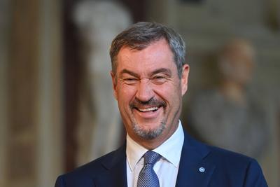 Aushaendigung  Bayerischer Verdienstorden-stock-foto