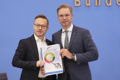 Bundespressekonferenz, Vorschau auf den Steuerzahlergedenktag 2025 und Belastungsbarometer 2025-stock-foto