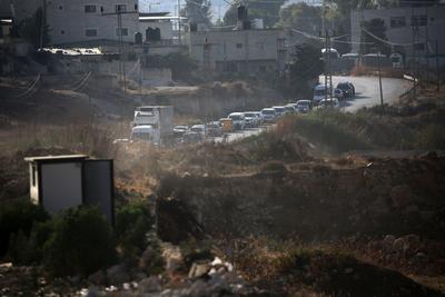 Israeli security close the entrances to the West Bank after a stabbing attack, in Gush Etzion in the Israeli-occupied West Bank-stock-foto