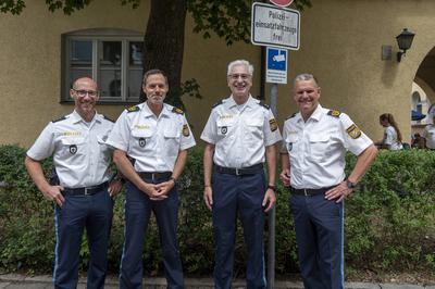 Bayern, Polizeifest in M?nchen Muenchen, Politzeifest der PI 21 in der Au v. l. mit PI Chef Dominik Fischer, Polizeivize-stock-foto