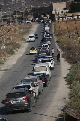 Israeli security close the entrances to the West Bank after a stabbing attack, in Gush Etzion in the Israeli-occupied West Bank-stock-foto