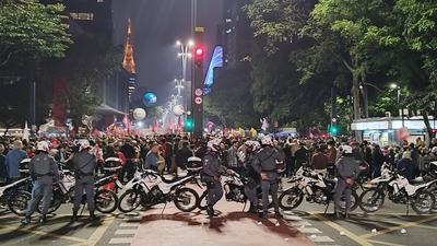 Act for the sovereignty of Brazil and the taxation of billionaires, banks and bets-stock-foto