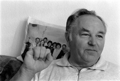 Klaus Baltruschat Deutschland Berlin 12 02 1998 Buchh?ndler Klaus Baltruschat der vom rechtsradi-stock-foto