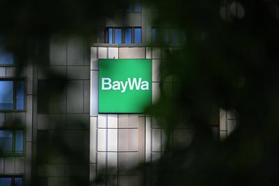 Agrarkonzern BayWa in schwerer Krise .BayWa Schriftzug,Logo,Emblem,Firmenemblem an der BayWa Konzernzentrale Hauptsitz i-stock-foto