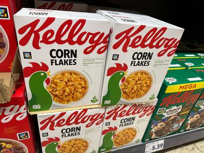 13.10.2023: Kelloggs Produkte in einem Kaufland Supermarkt. Corn Flakes *** 13 10 2023 Kelloggs products in a Kaufland s-stock-photo