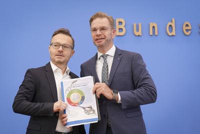Bundespressekonferenz, Vorschau auf den Steuerzahlergedenktag 2025 und Belastungsbarometer 2025-stock-foto