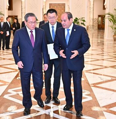 Egyptian President Abdel Fattah al-Sisi meets with Chinese Premier Li Keqiang i-stock-photo