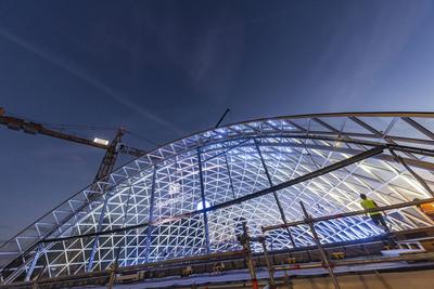 Erstes Eingangsportal am neuen Hauptbahnhof Stuttgart fertig. Zum ersten Mal zeigt sich eine von vier sogenannte Gitters-stock-foto
