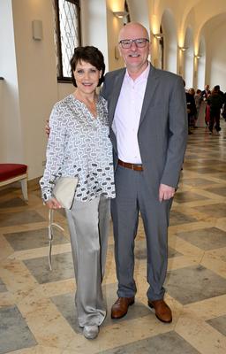 Janina Hartwig mit Freund Alexander Putz / Bayerischer Verdienstorden im Antiquarium der Residenz in M?nchen am 9. Juli-stock-foto