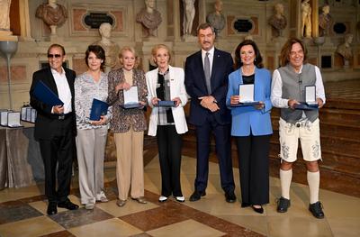 Michael Holm, Janina Hartwig, Alice und Ellen Kessler, Markus S?der, Uschi D?mmrich von Luttitz, J?rgen Drews / Bayerisc-stock-foto