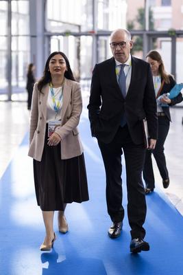 Reem Alabali Radovan und Niels Annen-stock-foto