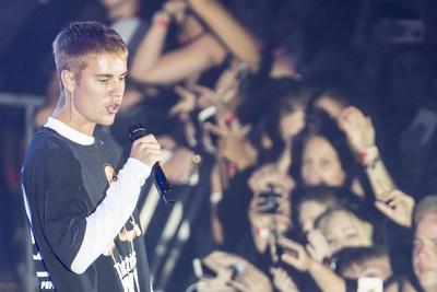 19/ Konzert: Justin Bieber, Saenger und Taenzer Justin Bieber live auf Purpose World Tour beim Deutschland-Tourauftakt-stock-foto